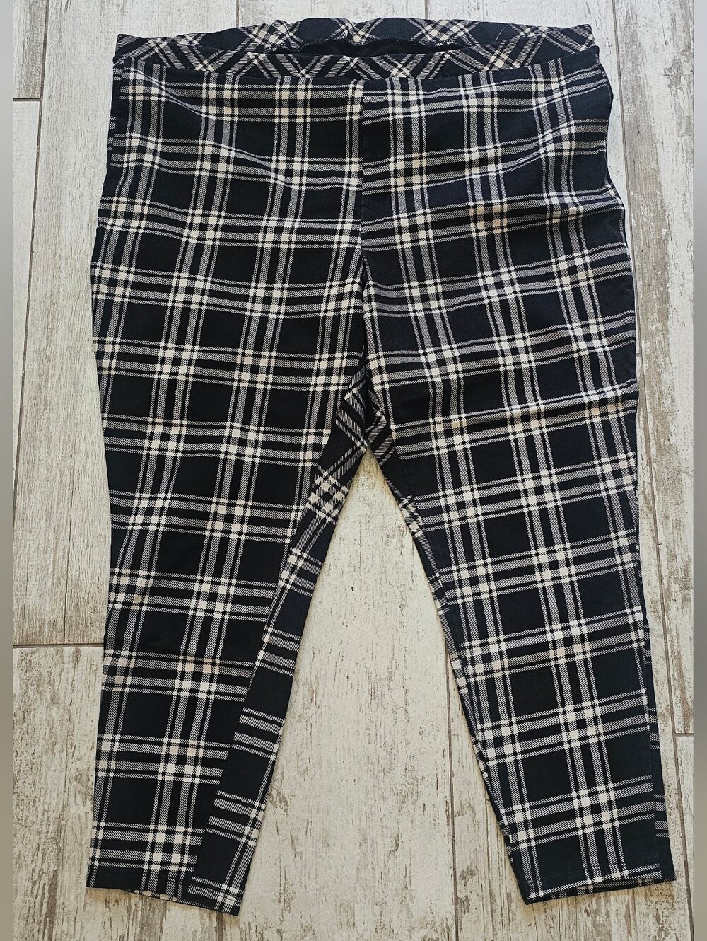 Torrid Black & White Plaid Stretch Leggings 4X